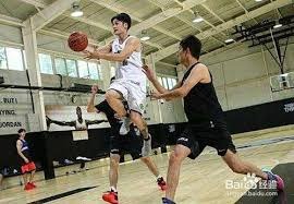 哈利伯顿半场送出11次助攻，只比湖人全队少2次