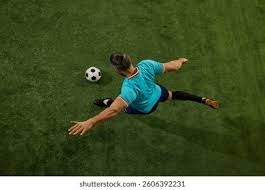 跟队记者：尤文想在夏窗签三至四人，并因此联系卢克曼